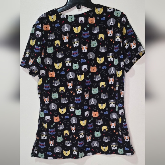 Scrub top dogs and cats - Picture 2 of 2